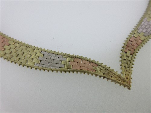 Lot 218 - A 9ct tri-colour gold collar necklace