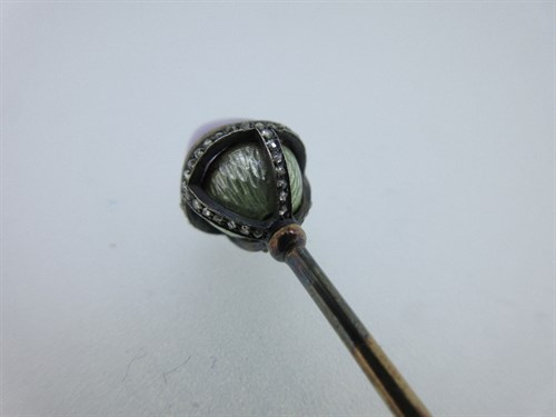 Lot 446 - Fabergé - An amethyst, diamond and enamel stick pin