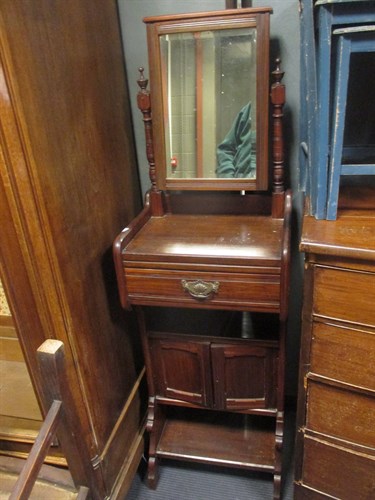 Lot 528 - An Edwardian mahogany shaving stand, 153cm high