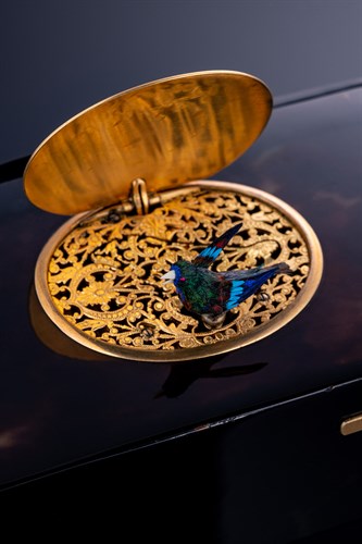 Lot 160 - A late 19th century singing bird box automaton