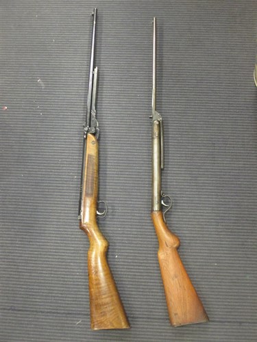 Lot 96 - A Webley Mark 3 underlever .22 air rifle, No....