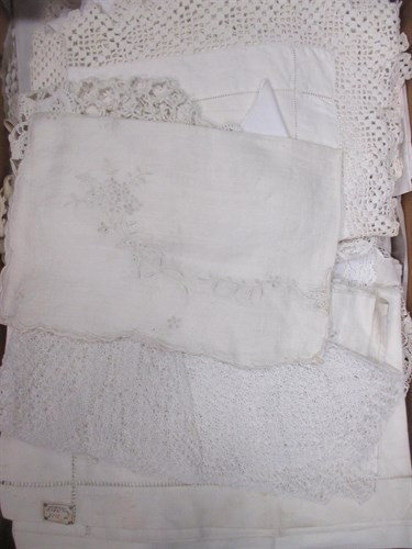 Lot 85 - A box of antique linen