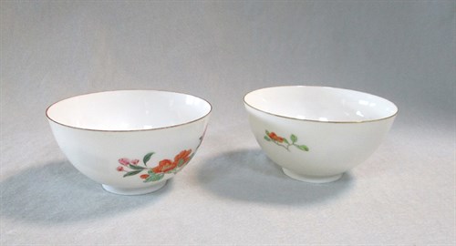 Lot 125 - A pair of eggshell bowls, 20th century