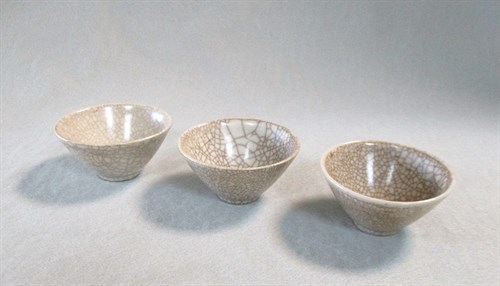 Lot 138 - Three crackle glaze tea bowls, 19th or 20th century
