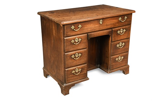 Lot 331 - A George III mahogany kneehole desk