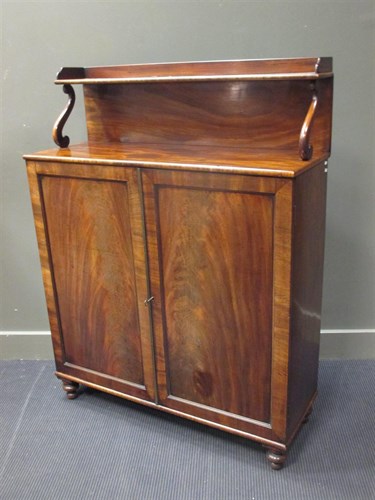 Lot 284 - A Regency mahogany chiffonier, 136 x 103 x 37cm