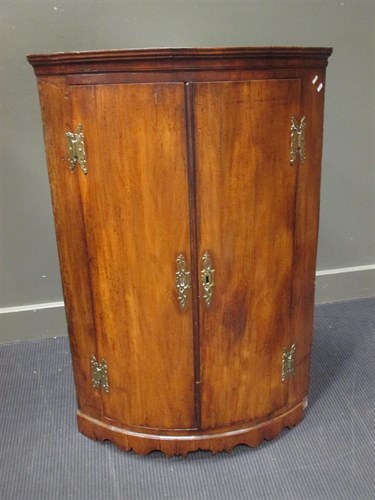 Lot 326 - A George III mahogany bow front corner...