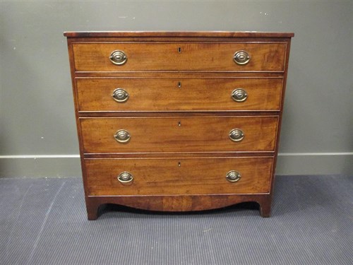 Lot 348 - A Regency mahogany chest of drawers, 88 x 92 x...
