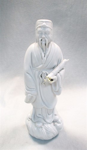 Lot 136 - A Dehua figure of a dignitary, 20th century