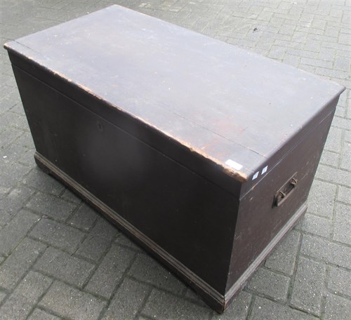 Lot 386 - A pine blanket box with two handles and a...