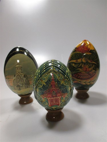 Lot 4 - Various Russian painted eggs, all 20th century...