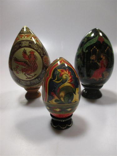 Lot 9 - Various Russian painted eggs, all 20th century...
