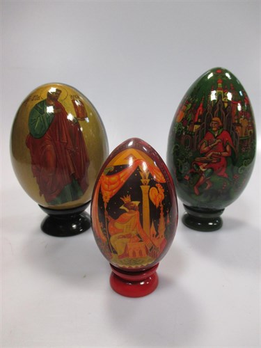 Lot 12 - Various Russian painted eggs, all 20th century...