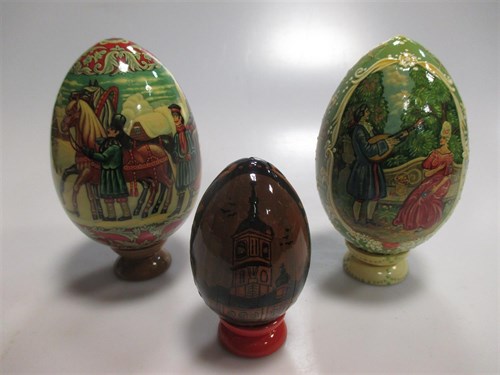 Lot 31 - Various Russian painted eggs, all 20th century...