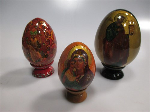 Lot 44 - Various Russian painted eggs, all 20th century...