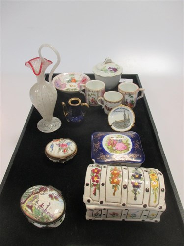 Lot 106 - A collection of bone china patch boxes