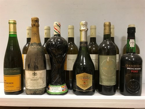 Lot 64 - Mixed case. Chardonnay Viognier 2010, Dom de...