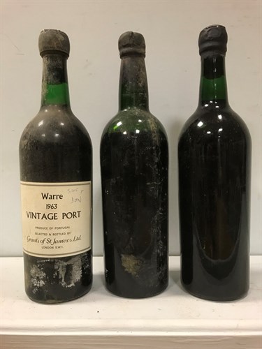 Lot 90 - Three vintage ports. Quinta do Noval 1955 (low...