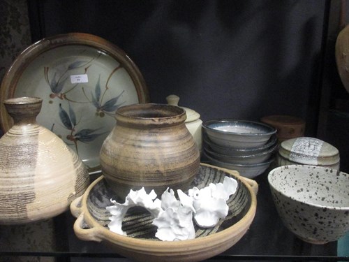 Lot 39 - A good collection of studio ceramics