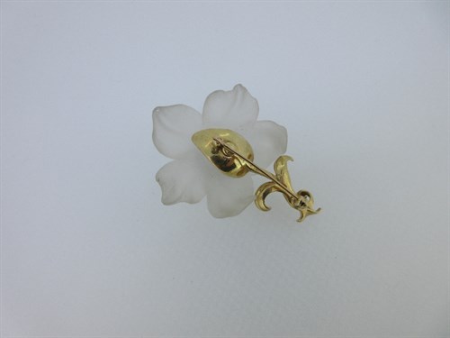 Lot 366 - Baume - A diamond, sapphire and rock crystal flower brooch