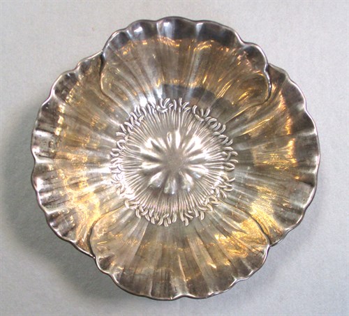 Lot 47 - An American metalwares bowl by J. E. Caldwell & Co.