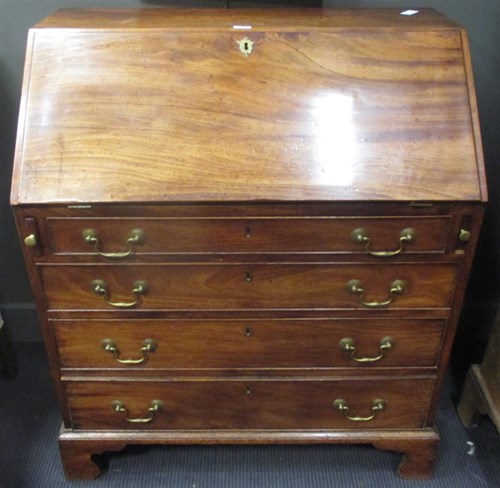 Lot 332 - A George III mahogany bureau, 107 x 92 x 55cm