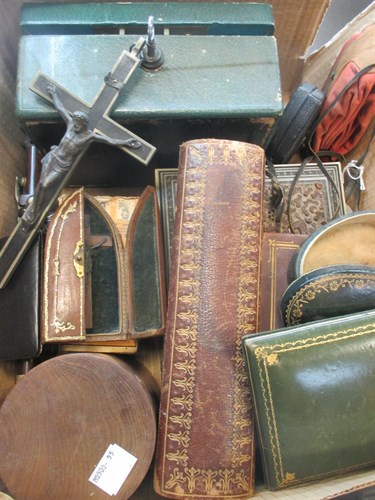 Lot 114 - A 19th century leather draw purse, a quantity...