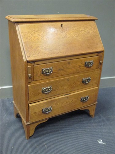 Lot 359 - An Art Nouveau style oak bureau, 78cm wide