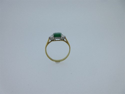 Lot 351 - An emerald and diamond 3 stone ring