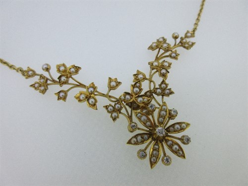 Lot 237 - A diamond, seed pearl and chain link flower necklace