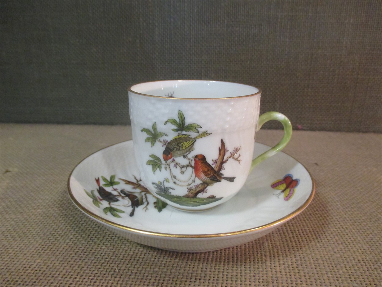 Lot 57 - A Herend porcelain 'Rothschild' pattern dinner and coffee service