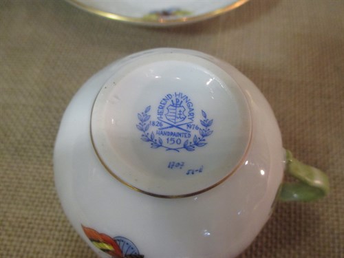 Lot 57 - A Herend porcelain 'Rothschild' pattern dinner and coffee service