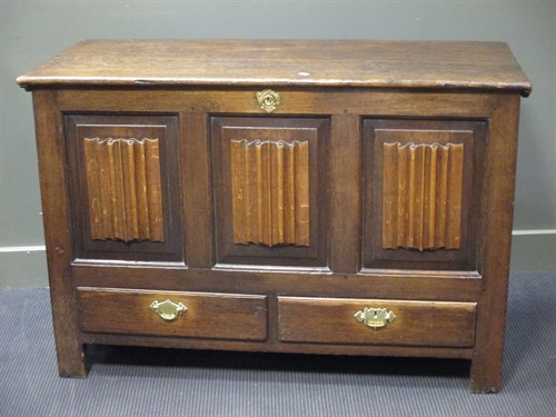 Lot 391 - An antique oak mule chest with triple 'linen...