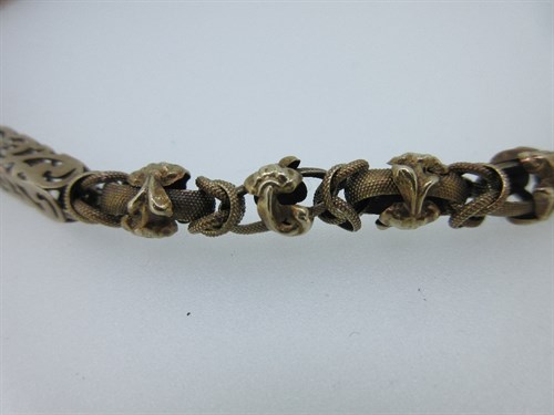 Lot 227 - A fancy link necklace