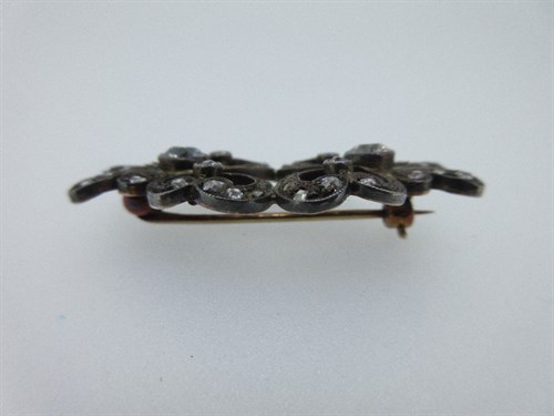 Lot 339 - A late 19th century diamond set brooch