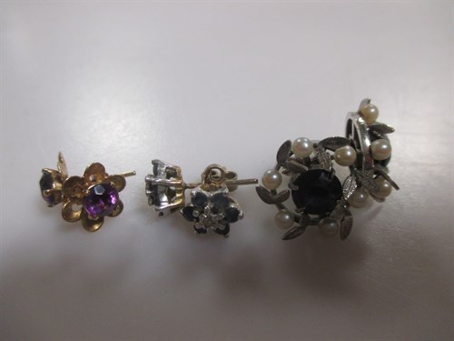 Lot 168 - Three pairs of stone set earstuds, comprising...