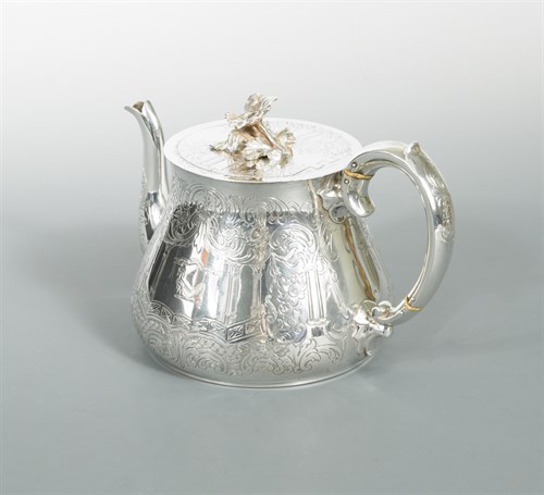 Lot 83 - A Victorian silver teapot