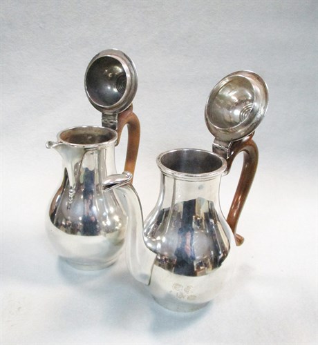 Lot 92 - An Edward VII silver café au lait set