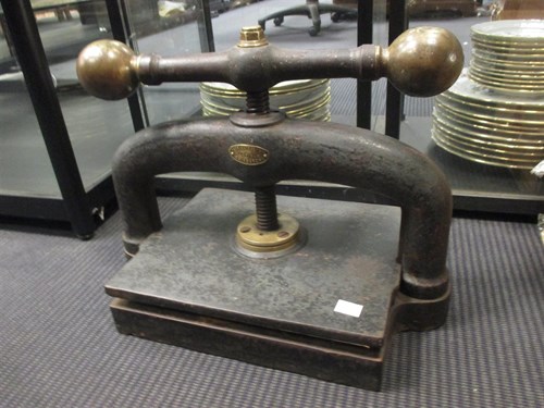 Lot 425 - An early 19th century bookpress by Patrick...