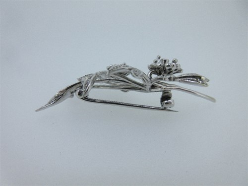 Lot 306 - A 20th century diamond spray brooch