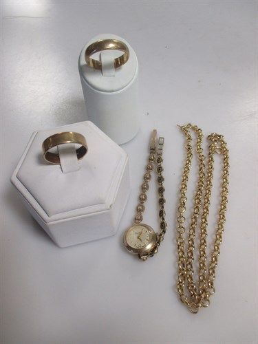 Lot 174 - A 9ct belcher chain, two 9ct wedding rings and...
