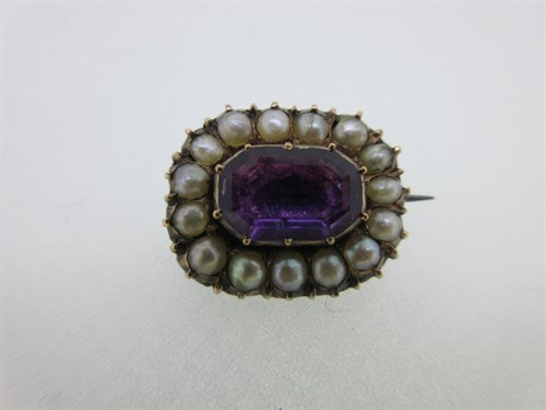 Lot 444 - A trio of brooches