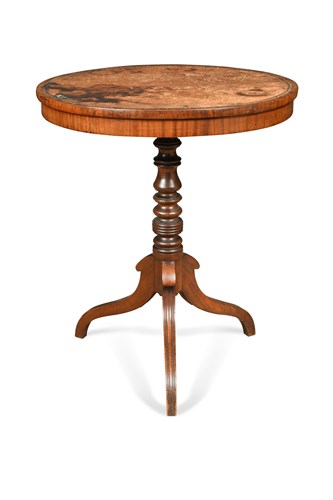 Lot 364 - A small Regency mahogany tripod library table