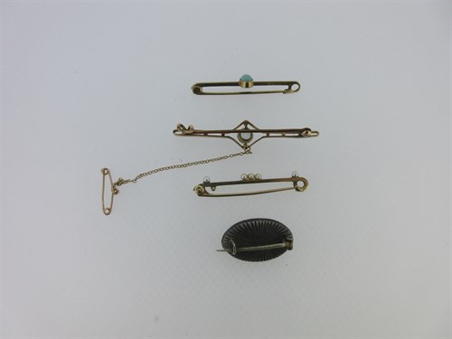 Lot 310 - A collection of four brooches