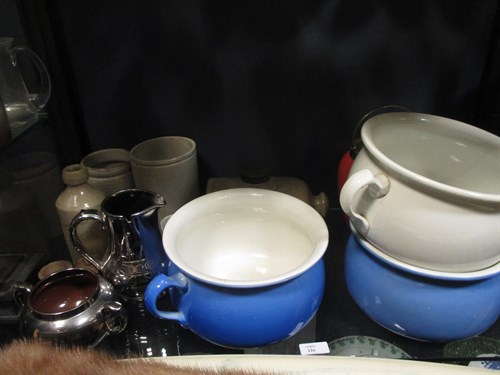 Lot 116 - A pair of pearlware dinner plates together...