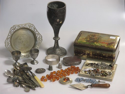 Lot 195 - A tin containing a quantity of jewellery...