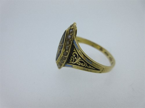 Lot 329 - An 18ct gold mid Victorian navette shaped mourning ring