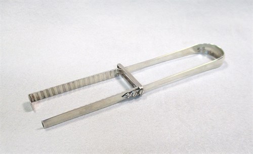 Lot 55 - A pair of George III silver asparagus tongs