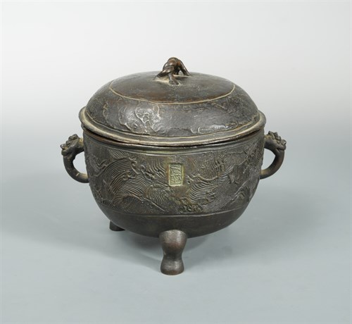 Lot 7 - A bronze ritual tripod food vessel Ding and cover, Yuan or early Ming dynasty