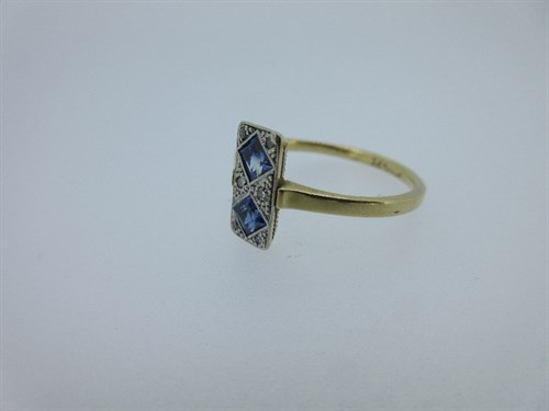 Lot 372 - An Art Deco sapphire and diamond ring